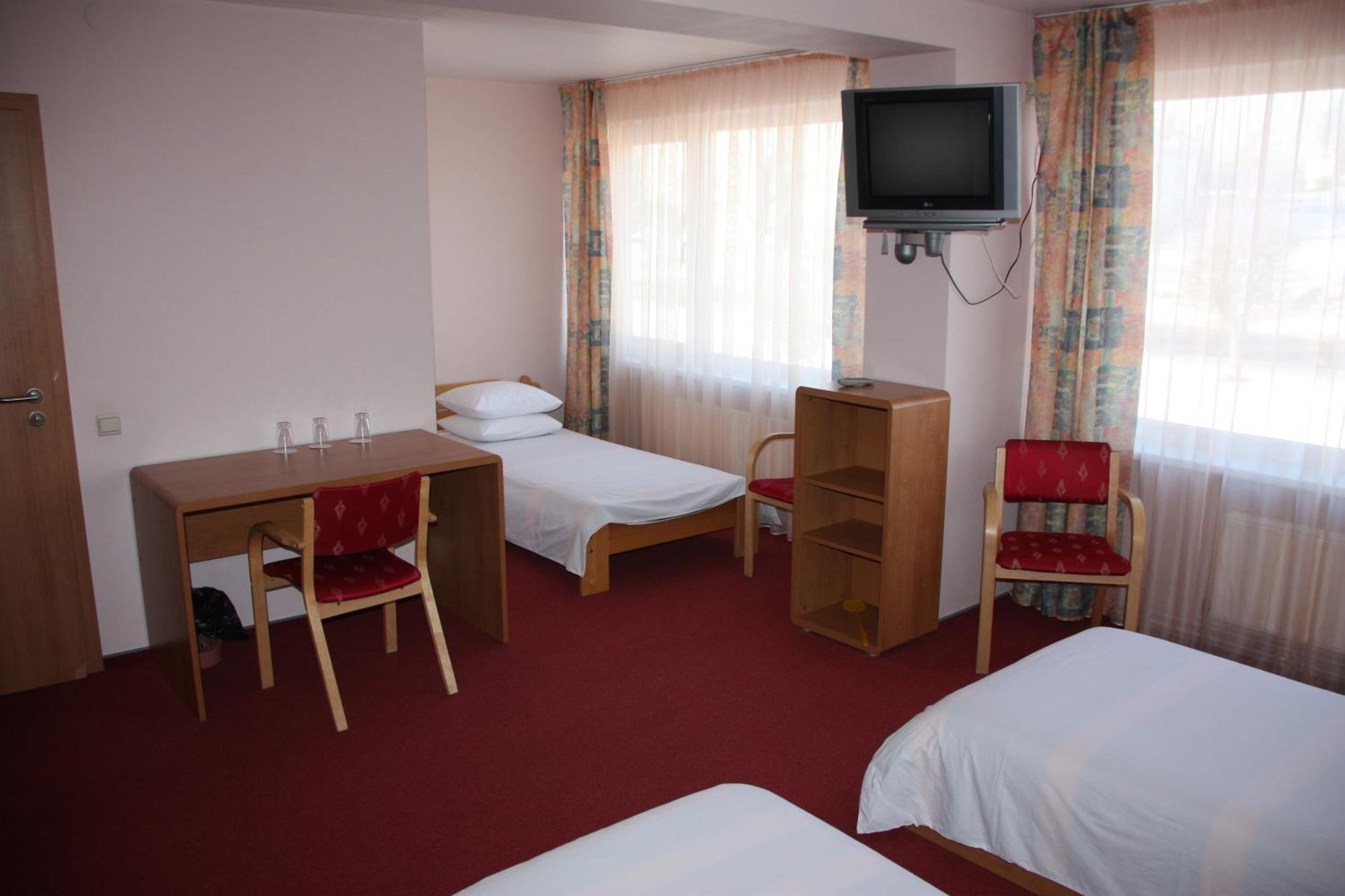 Hotel Madona Habitación foto